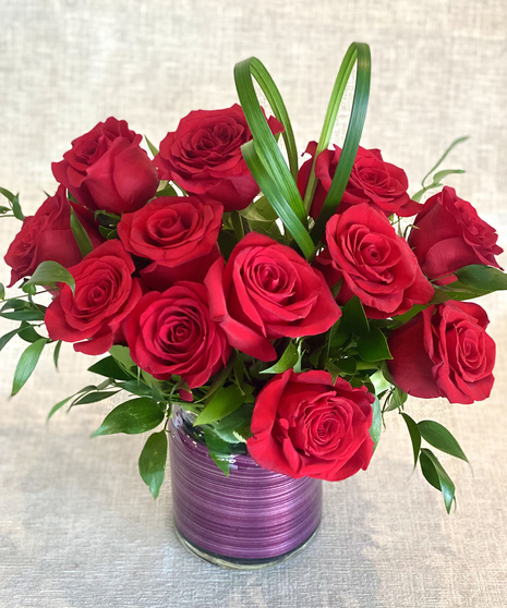 Lush Dozen Roses