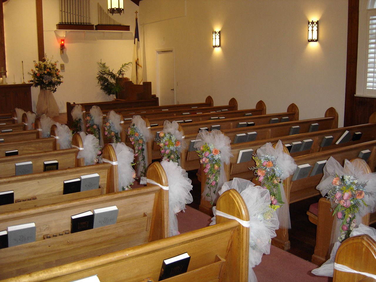 Ceremony Pew And Chair Decorations